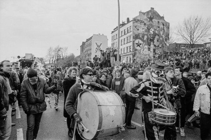 MusikerInnen bei Solidaritätsaktion in der Hafenstraße, 14.11.1987