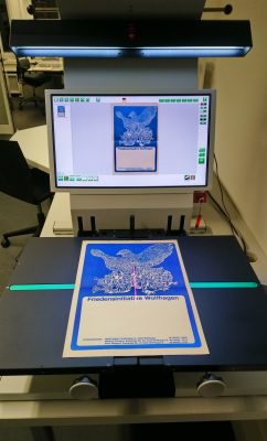 © Archiv des Hamburger Instituts für Sozialforschung Plakat auf Ausichtscanner